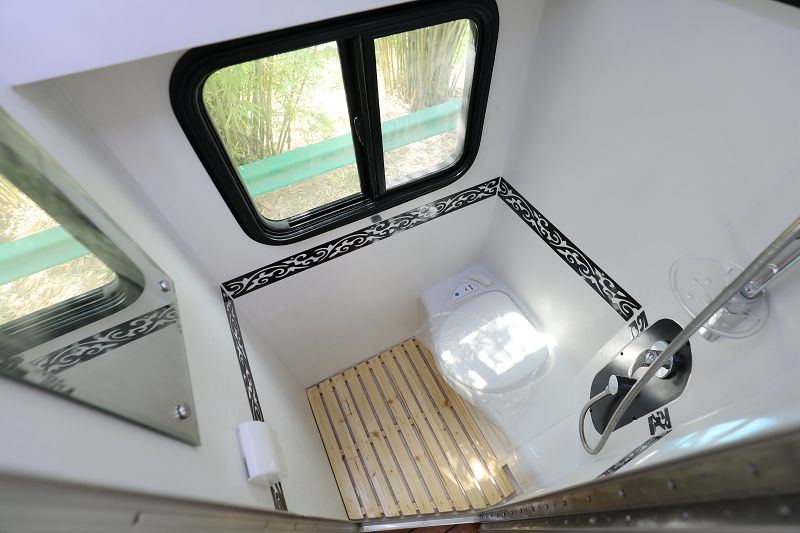 3 washing room from Star Milkway Classic Transit Chassis Pop-Top Motorhome003 3 washing room from Star Milkway Classic Transit Chassis Pop-Top Motorhome003